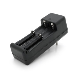 Зарядний пристрій універсальний TG-008 2AA / 2AAA / 18650, 1.2-4.2V / 1000mAh
