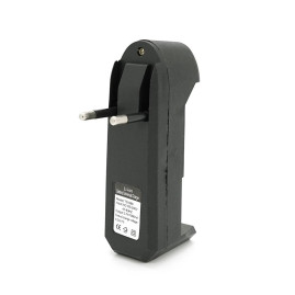 Зарядний пристрій універсальний BLC-001A 1AA / 1AAA / 18650, 3.7V / 1000mAh