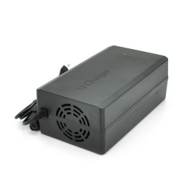 Зарядний пристрій для акумуляторів Li-ion 72V8A(84V),20S,штекер Triangle plug (T-tipe/IEC/C13 N+L-) ,з індикацією,BOX