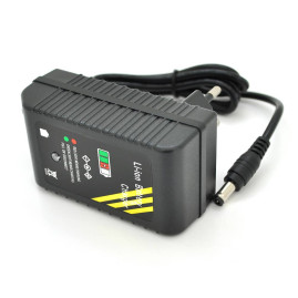 Зарядний пристрій для акумуляторів LiFePo4 12V(14,6V),4S,2A,штекер 5,5,з індикацією,BOX