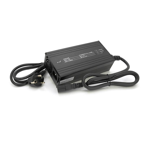 Зарядний пристрій для акумуляторів Li-ion 12V(12,6V),3S,15A,штекер Triangle plug (T-tipe/IEC/C13 N+L-), LED-індикація, 137x90x50mm