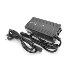 Зарядний пристрій для акумуляторів Li-ion 12V(12,6V),3S,15A,штекер Triangle plug (T-tipe/IEC/C13 N+L-) LED-індикація, 137x90x50mm