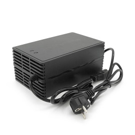 Зарядний пристрій для акумуляторів Li-ion 67,2V,16S,8A,600W, штекер Triangle plug (T-tipe/IEC/C13 N+L-) індикація, 220х122х86mm, 1.5kg