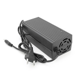 Зарядний пристрій для акумуляторів Li-ion 12V (12,6V),3S,5A,штекер 5,5х2,5мм, індикація